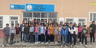 Bulanık MYO’dan Cumhuriyetin 100. Yılında Bin Kitap, Bin Öğrenciye Dağıttı